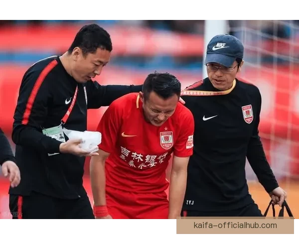 国少助教推搡辱骂16岁留洋新星引众怒球迷呼吁严惩并开除涉事教练